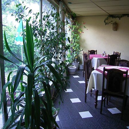 Guest House Zodiac Samokov Esterno foto